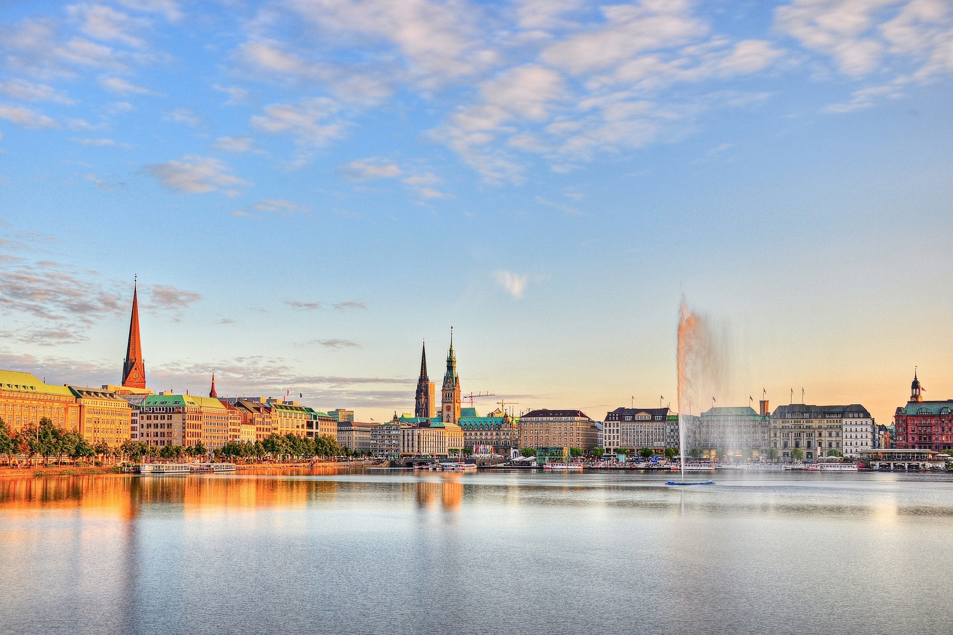 romantisches Panorama von der Alster Hamburg - Panorama von der Alster